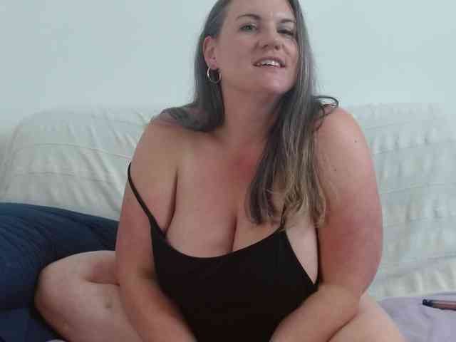 Curvymaskedbabe webcam