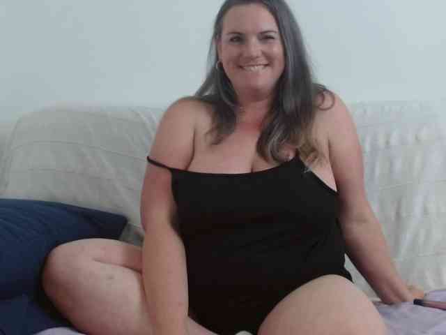 Curvymaskedbabe webcam