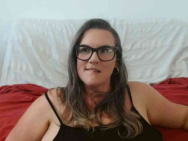 Curvymaskedbabe webcam