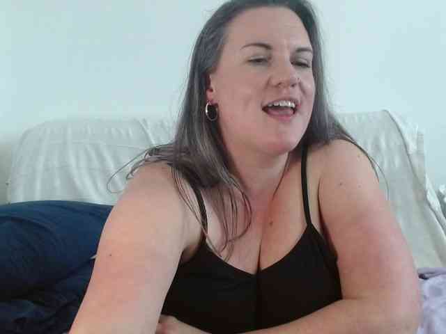 Curvymaskedbabe webcam