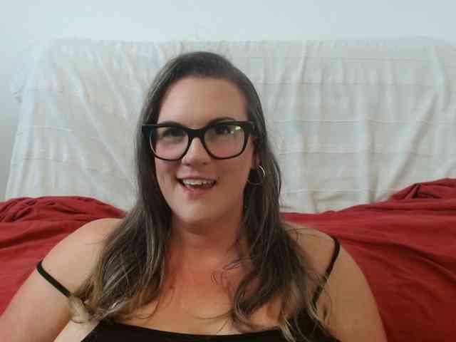 Curvymaskedbabe webcam