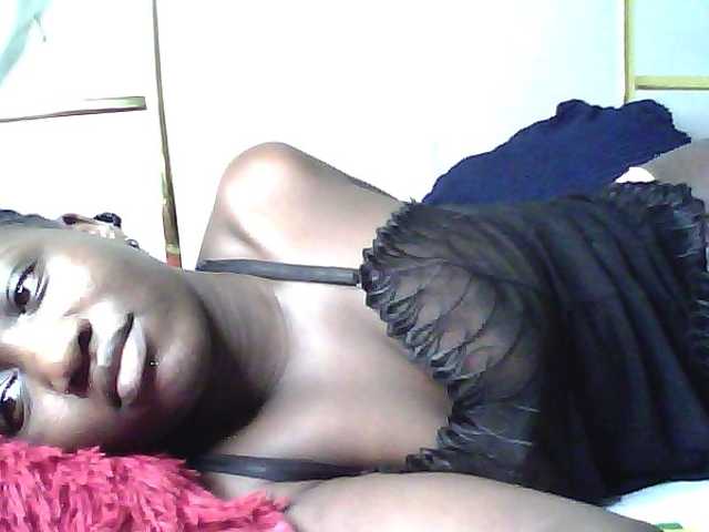 le modèle alora-skylar est en webcam porno dans un show sur le site bongacams, il possède les tags suivants: Ebony,Brunette,Shaved