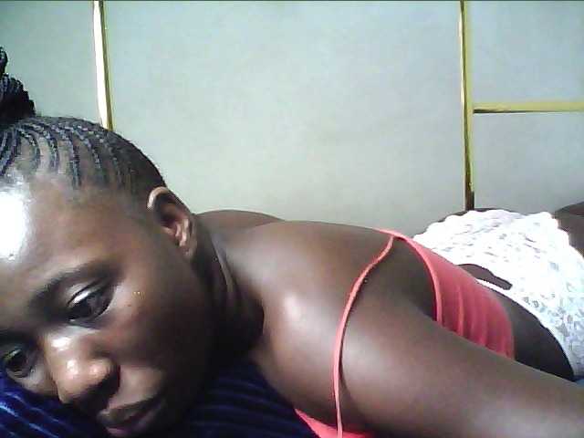 le modèle alora-skylar est en webcam porno dans un show sur le site bongacams, il possède les tags suivants: Ebony,Brunette,Shaved