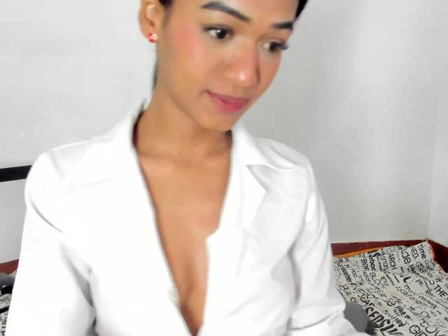 BarbieHotLaura live cam on BongaCams