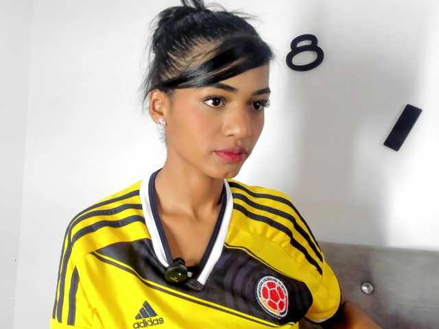 BarbieHotLaura live cam on BongaCams