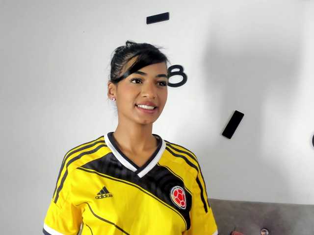 BarbieHotLaura live cam on BongaCams
