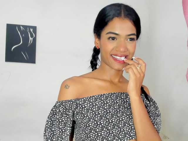 BarbieHotLaura live cam on BongaCams