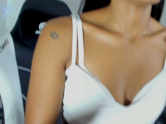 BarbieHotLaura live cam on BongaCams