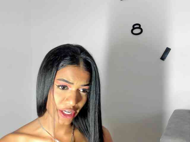BarbieHotLaura webcam