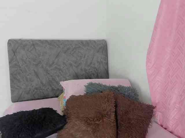 BarbieHotLaura webcam
