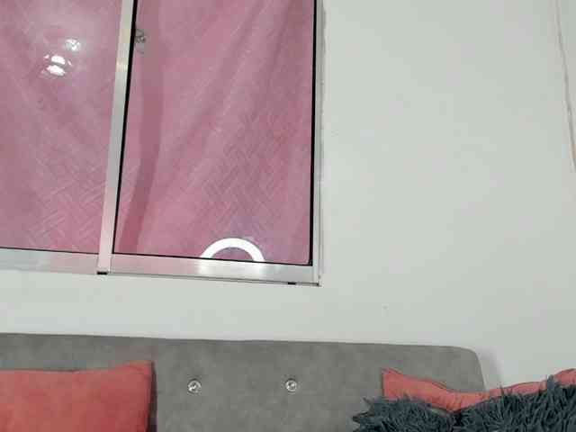 BarbieHotLaura webcam
