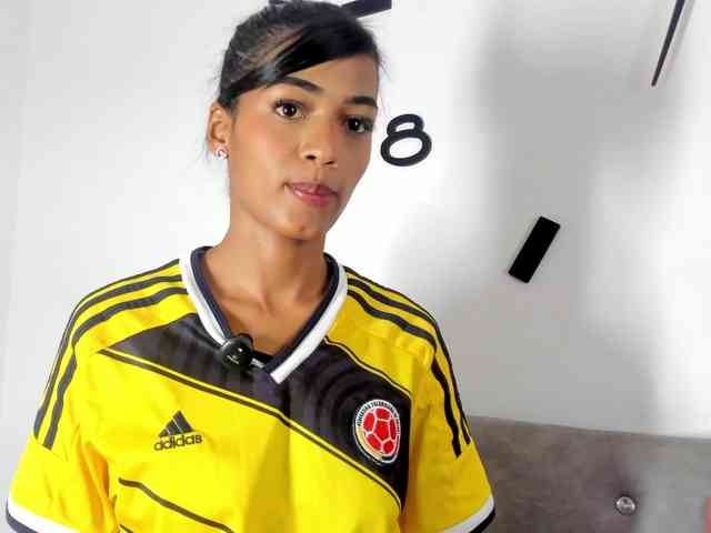 BarbieHotLaura webcam