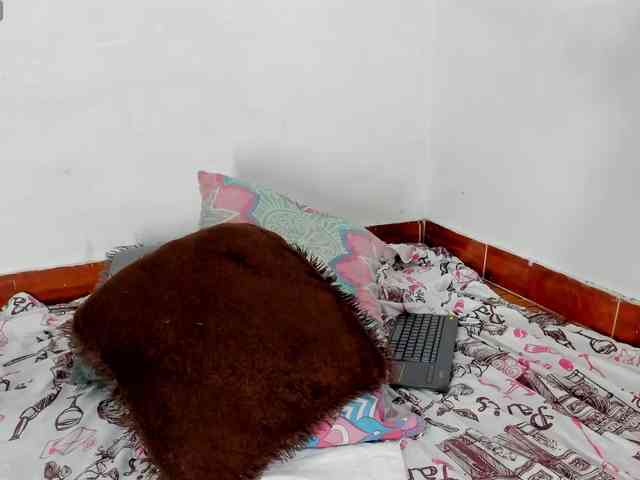 BarbieHotLaura webcam