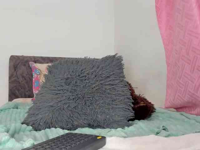 BarbieHotLaura webcam