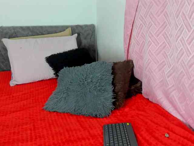 BarbieHotLaura webcam