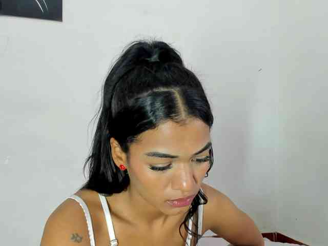 BarbieHotLaura webcam