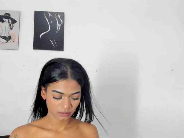 BarbieHotLaura webcam