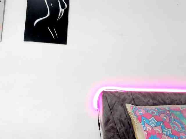 BarbieHotLaura webcam