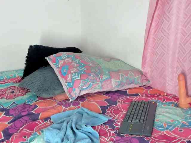 BarbieHotLaura webcam