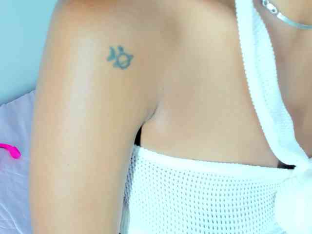 BarbieHotLaura webcam