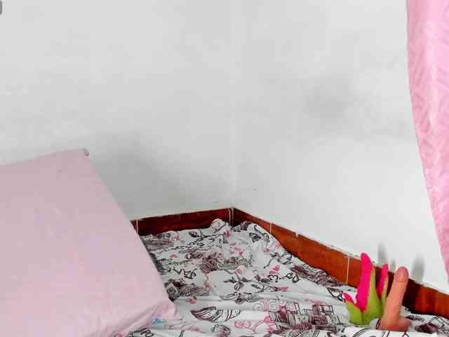 BarbieHotLaura webcam