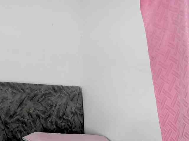 BarbieHotLaura webcam