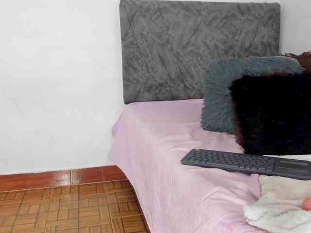 BarbieHotLaura webcam