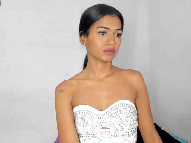 BarbieHotLaura webcam