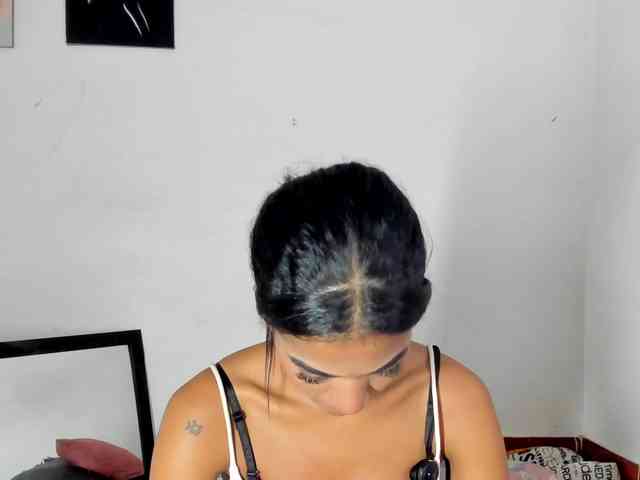 BarbieHotLaura webcam