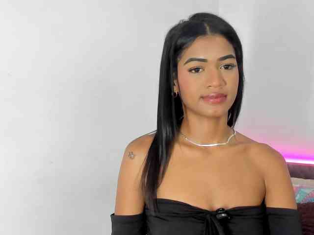 BarbieHotLaura webcam