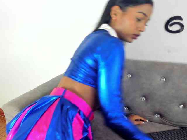 BarbieHotLaura webcam