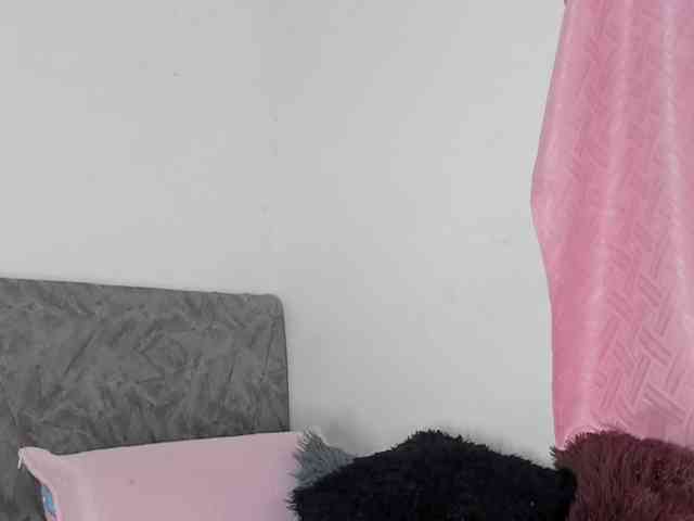 BarbieHotLaura webcam