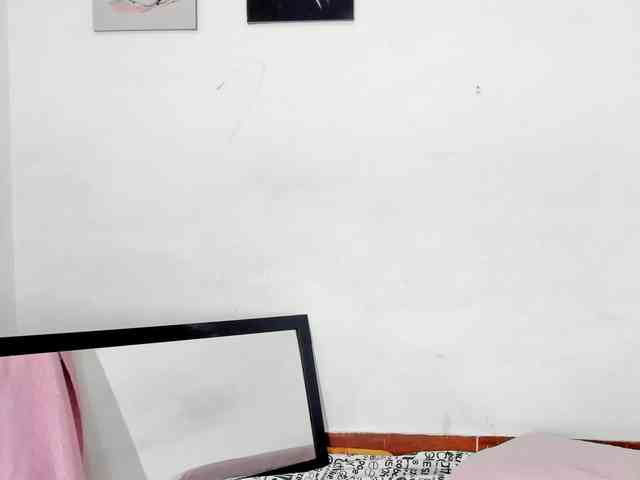 BarbieHotLaura webcam