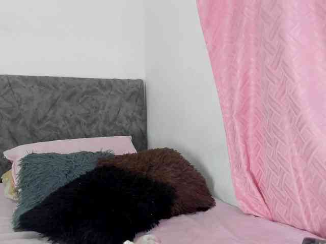 BarbieHotLaura webcam