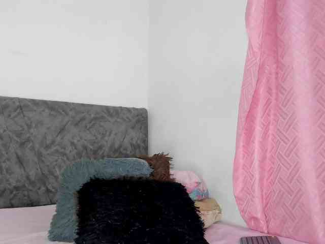 BarbieHotLaura webcam