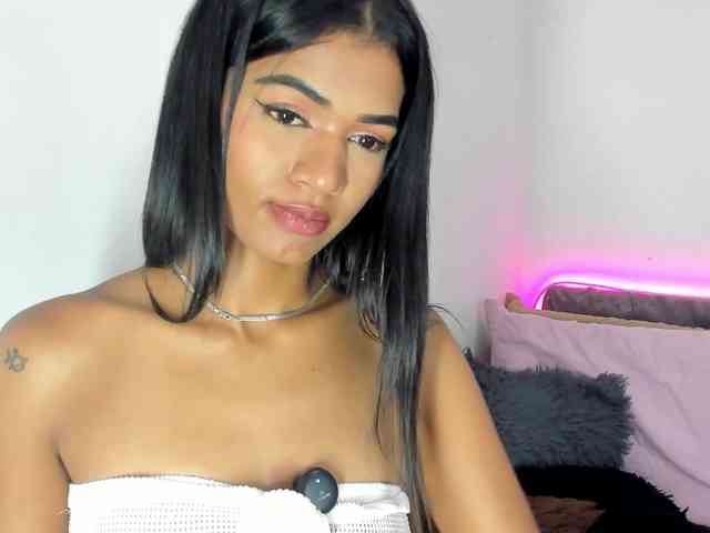 BarbieHotLaura webcam