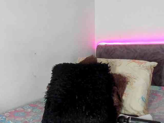 BarbieHotLaura webcam