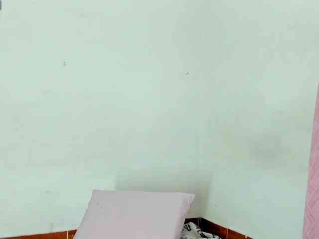 BarbieHotLaura webcam