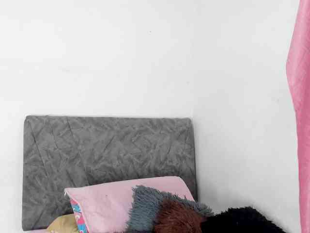 BarbieHotLaura webcam