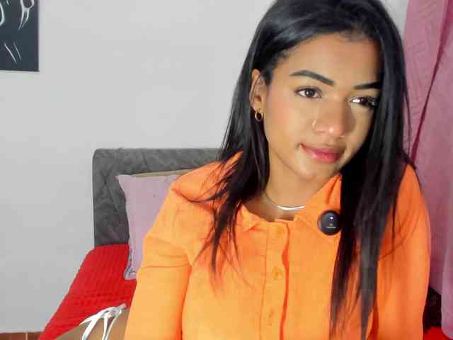 BarbieHotLaura webcam