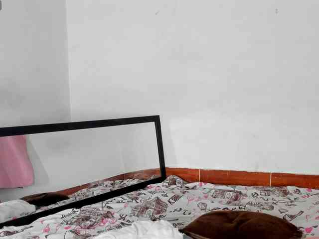 BarbieHotLaura webcam