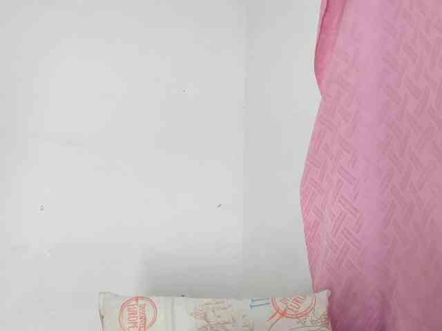 BarbieHotLaura webcam