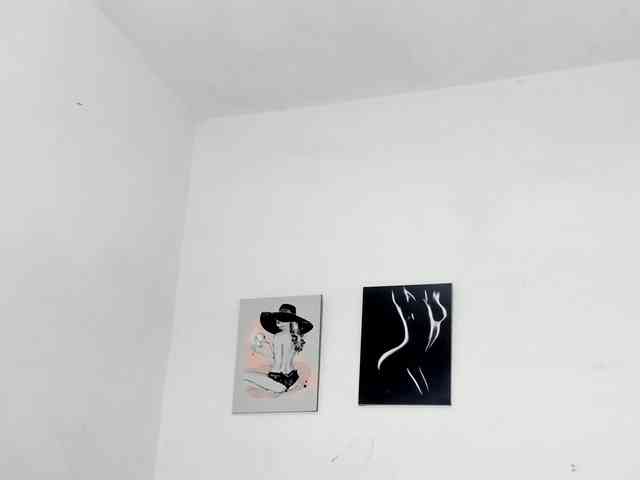 BarbieHotLaura webcam