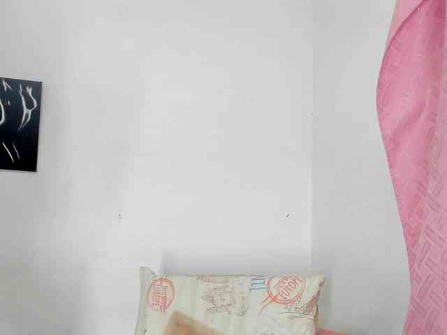 BarbieHotLaura webcam