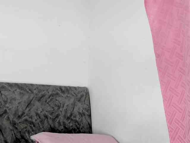 BarbieHotLaura webcam