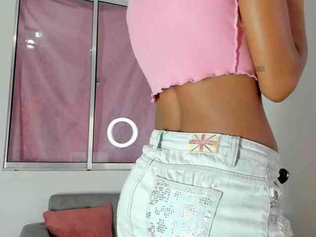 BarbieHotLaura webcam