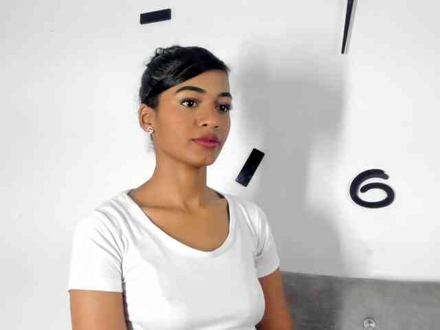 BarbieHotLaura webcam