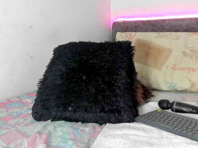 BarbieHotLaura webcam