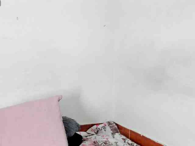 BarbieHotLaura webcam