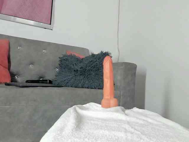 BarbieHotLaura webcam